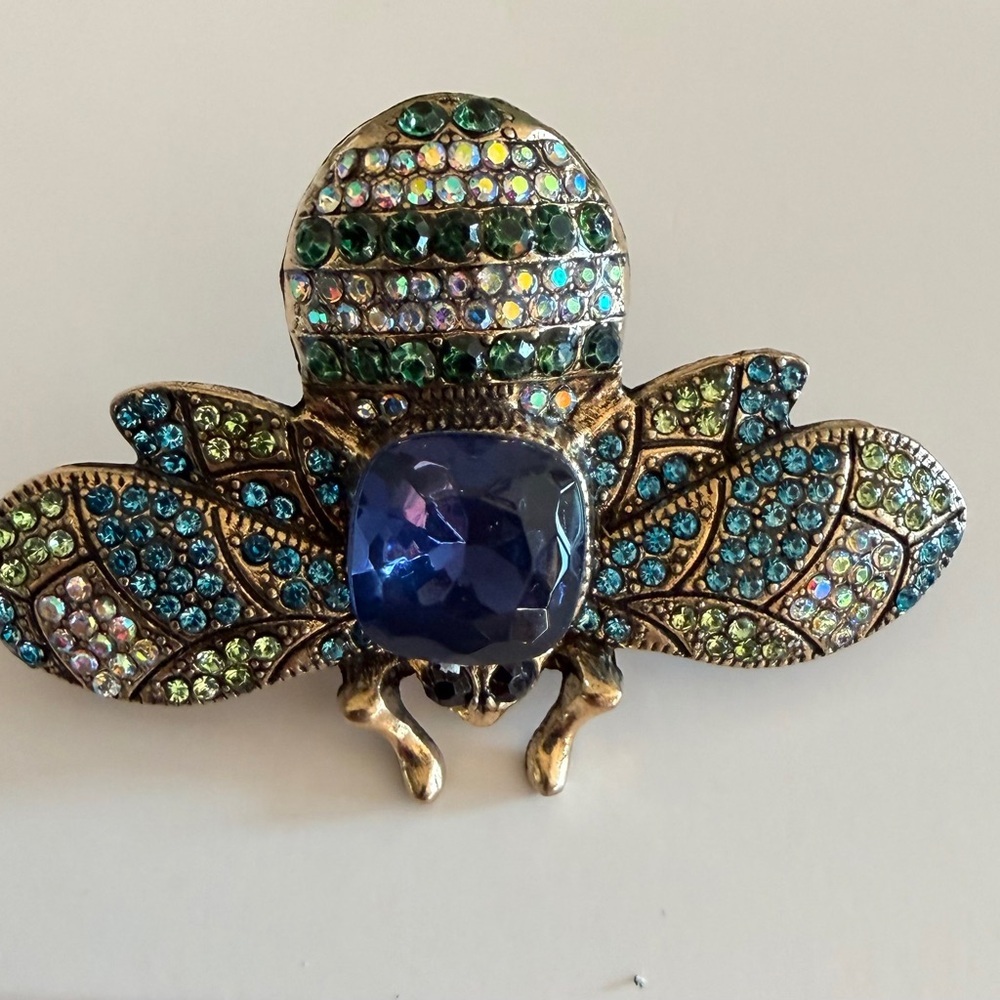 Colorful Jeweled Vintage Style Bee Design Brooch
